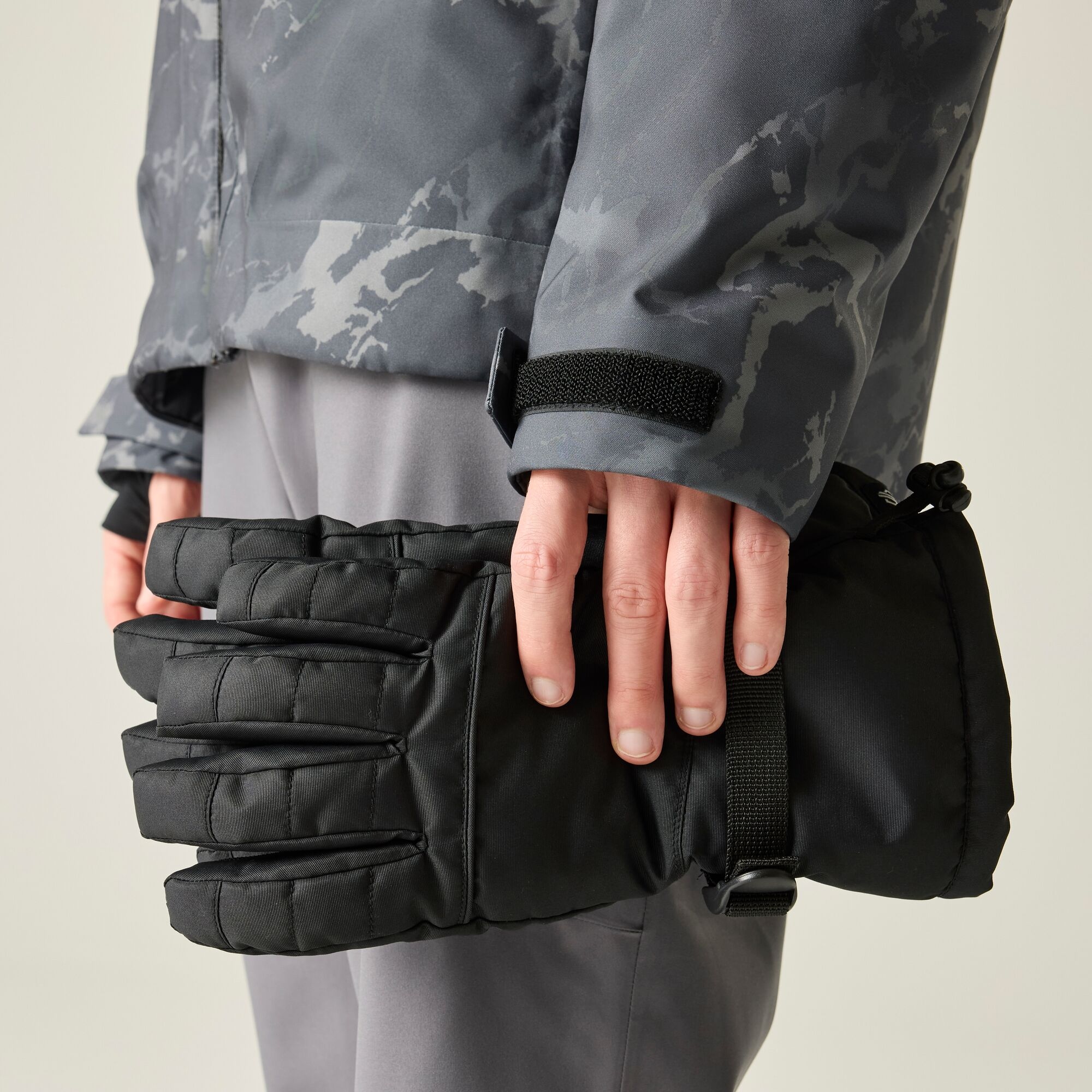 Dare2b Black Dart Gloves - Image 4