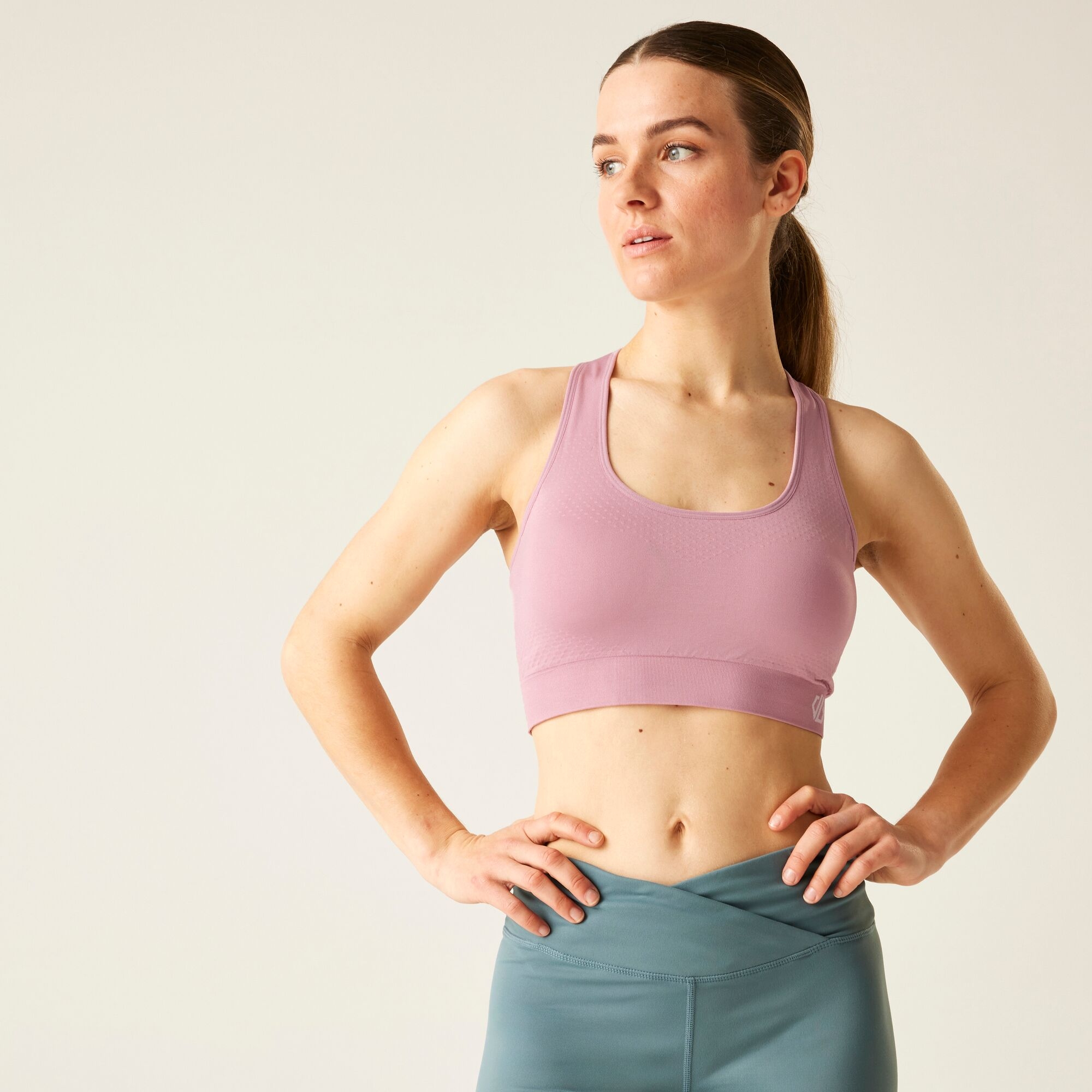 Dare 2b   Biustonosz sportowy damski szybkoschnący Don't Sweat It III Różowy