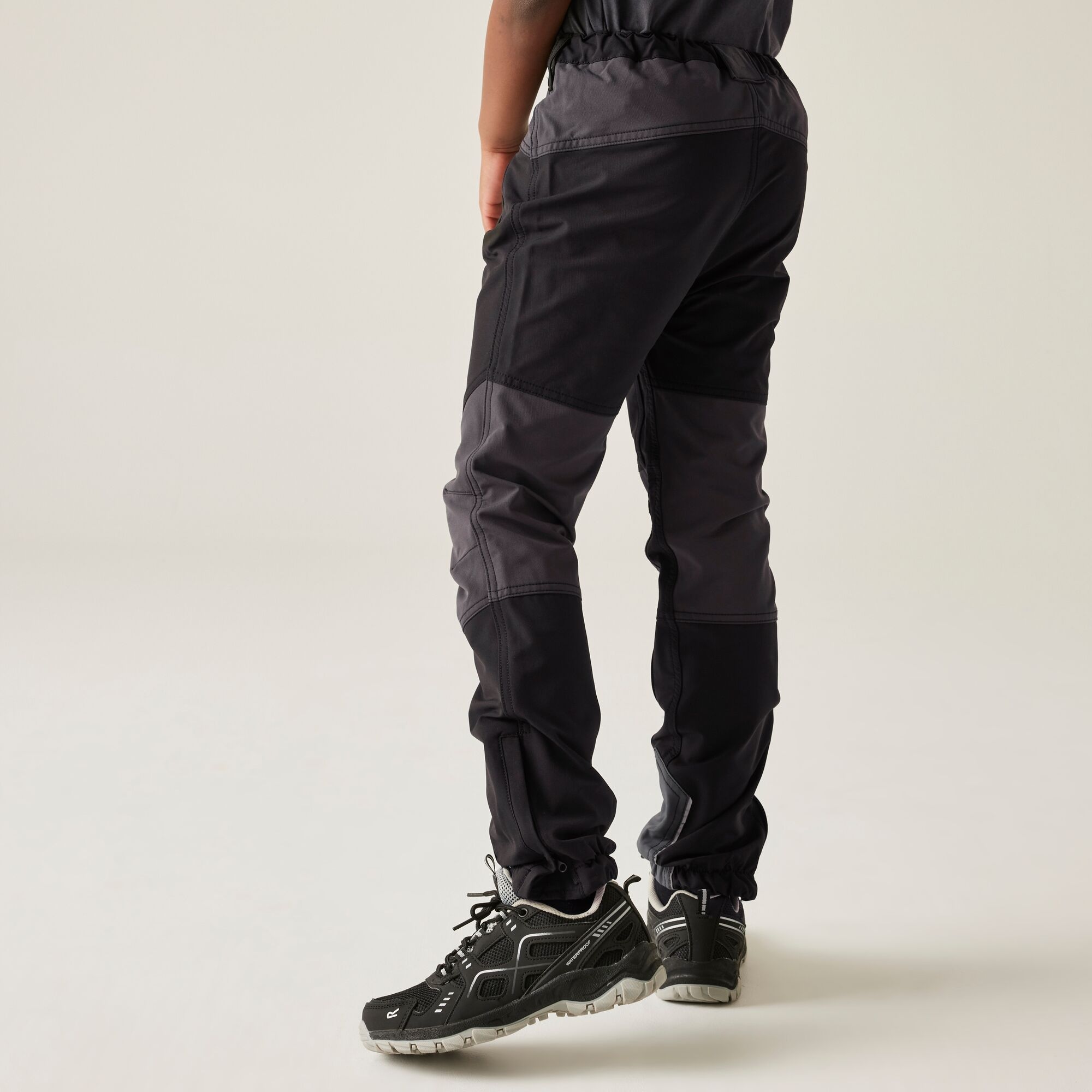 Regatta Spodnie dziecięce trekkingowe Tech Mountain Czarno-szary