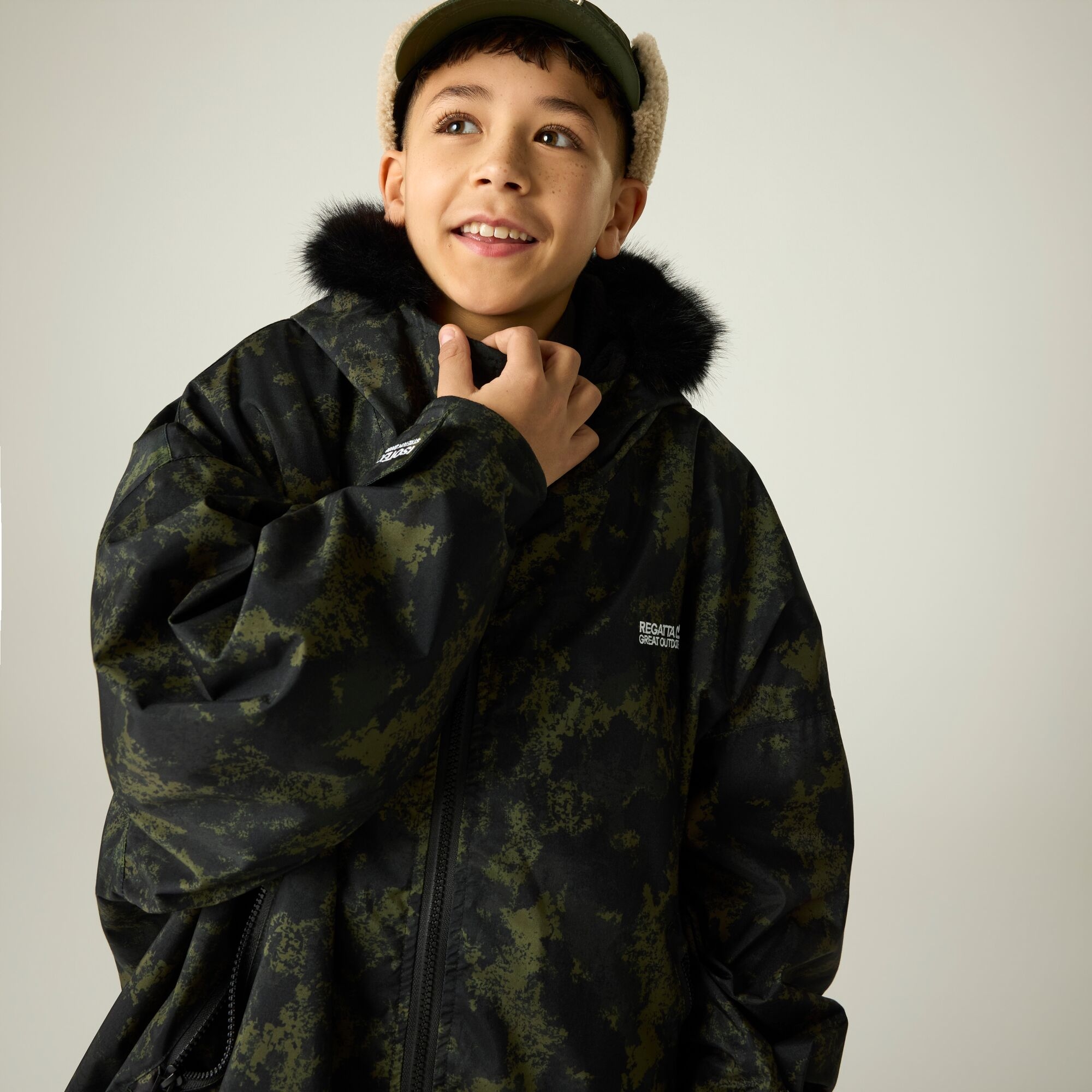 Regatta Kids School Changing Robe Pro - Green Size 5-9 Years