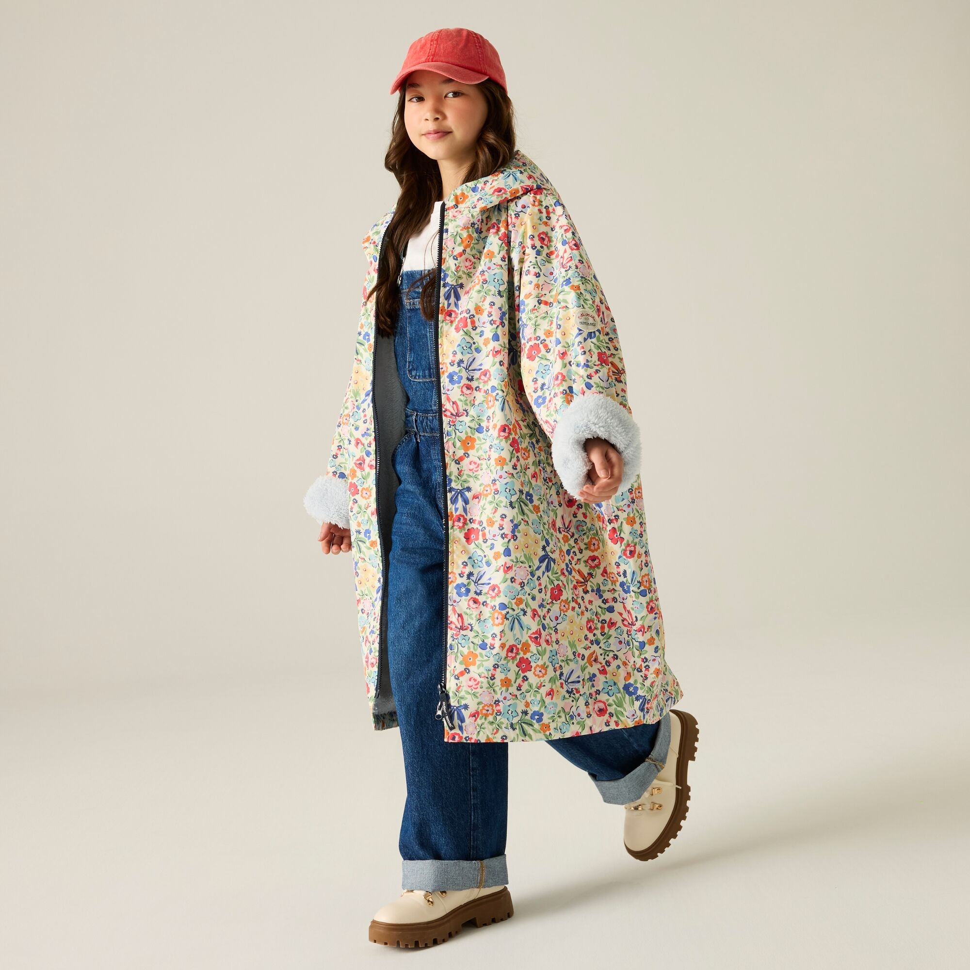Regatta Cath Kidston Kids School Changing Robe - Beige Size 9-13 Years