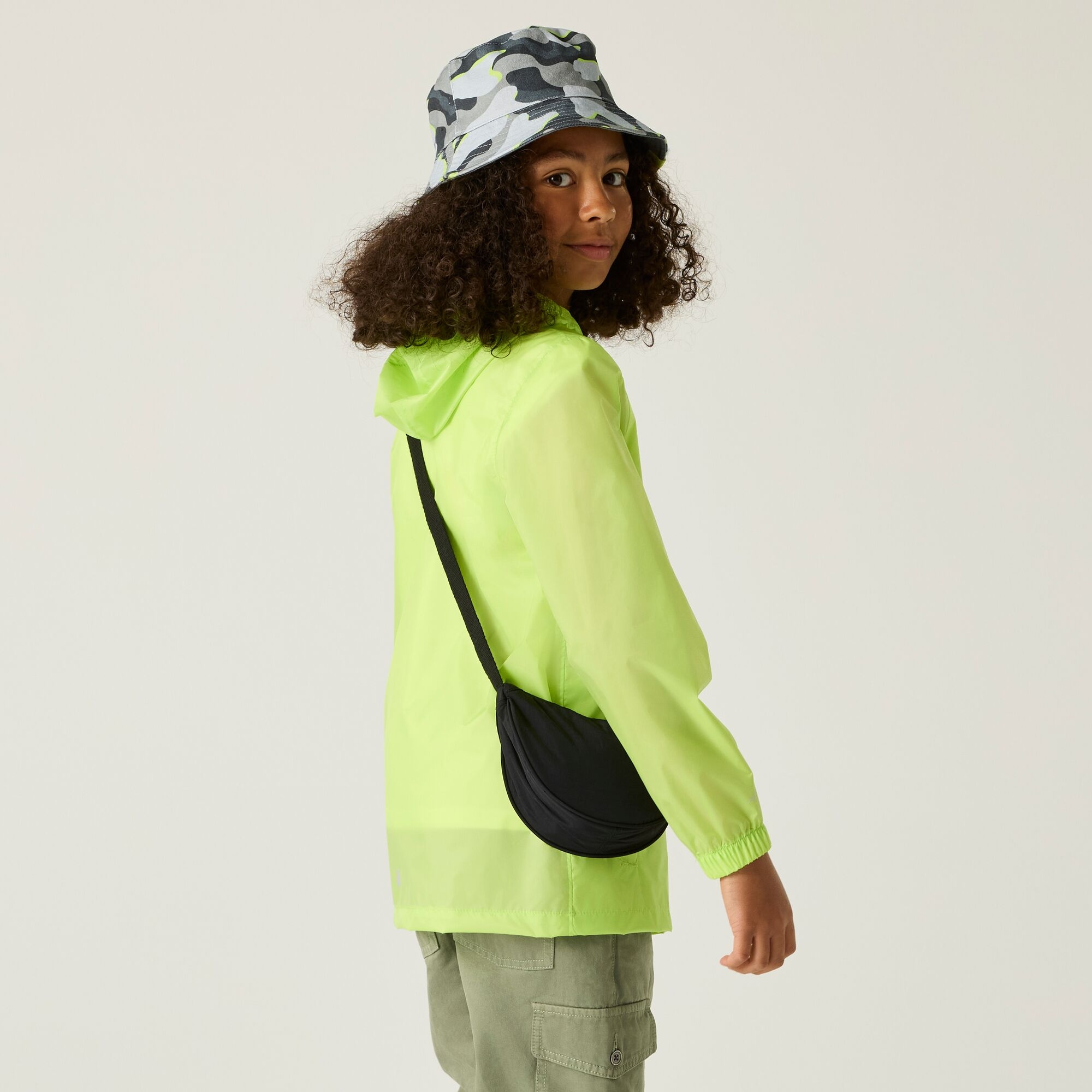 Regatta   Kurtka przeciwdeszczowa dziecięca wiosenna kieszonkowa Pack It III Zielony