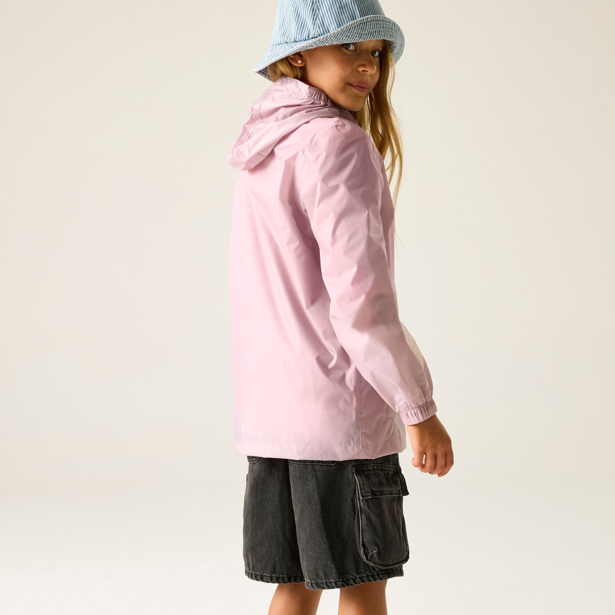 Regatta   Kurtka przeciwdeszczowa dziecięca wiosenna kieszonkowa Pack It III Fioletowy