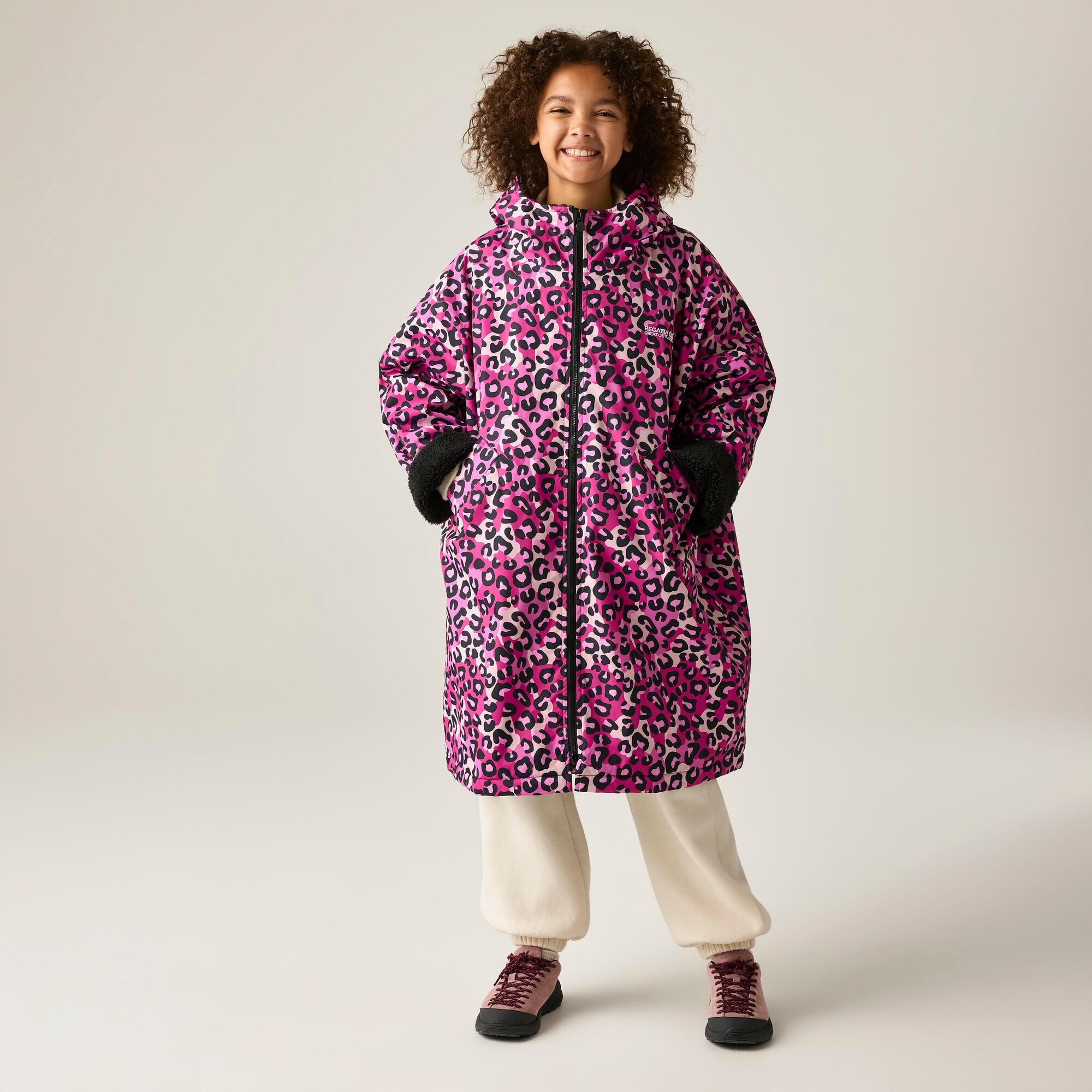 Regatta Kids School Changing Robe - Pink Size 5-9 Years
