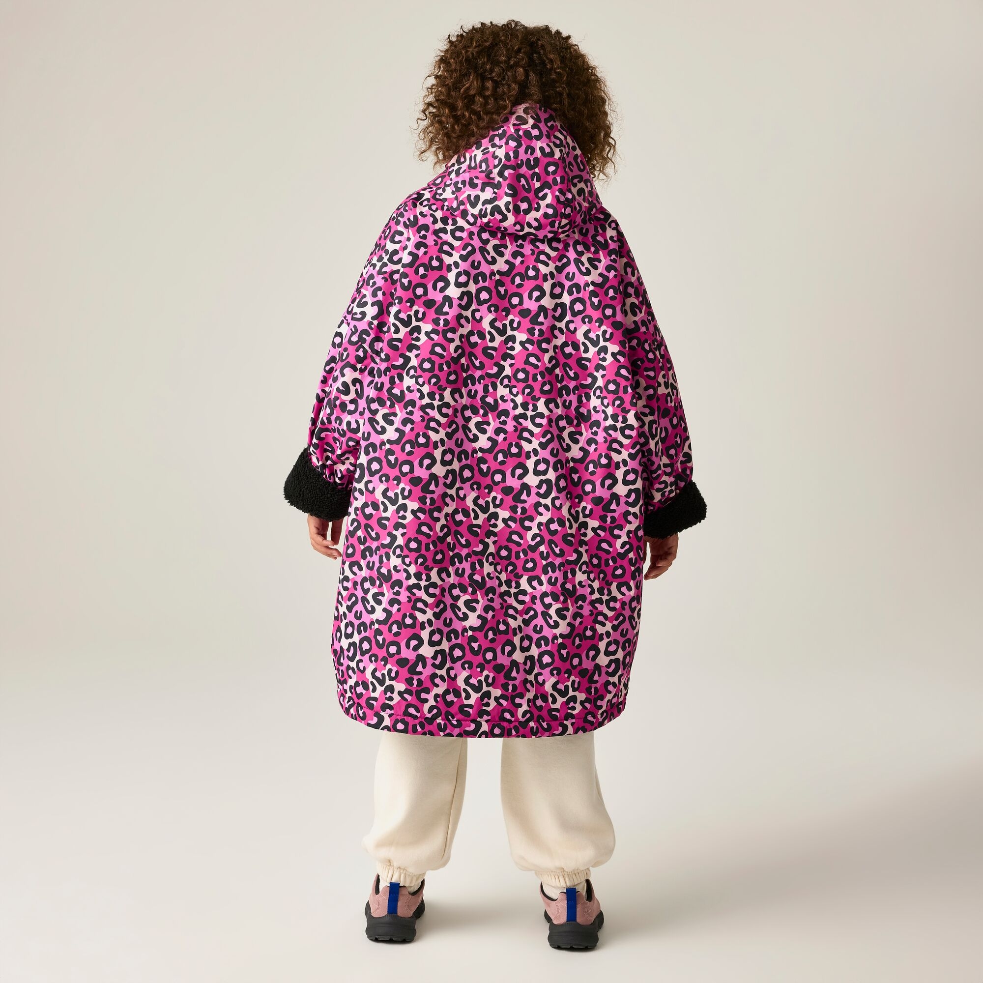 Regatta Kids Kids Waterproof Changing Robe - Extreme Pink Mu - 9-13 Years - Image 3