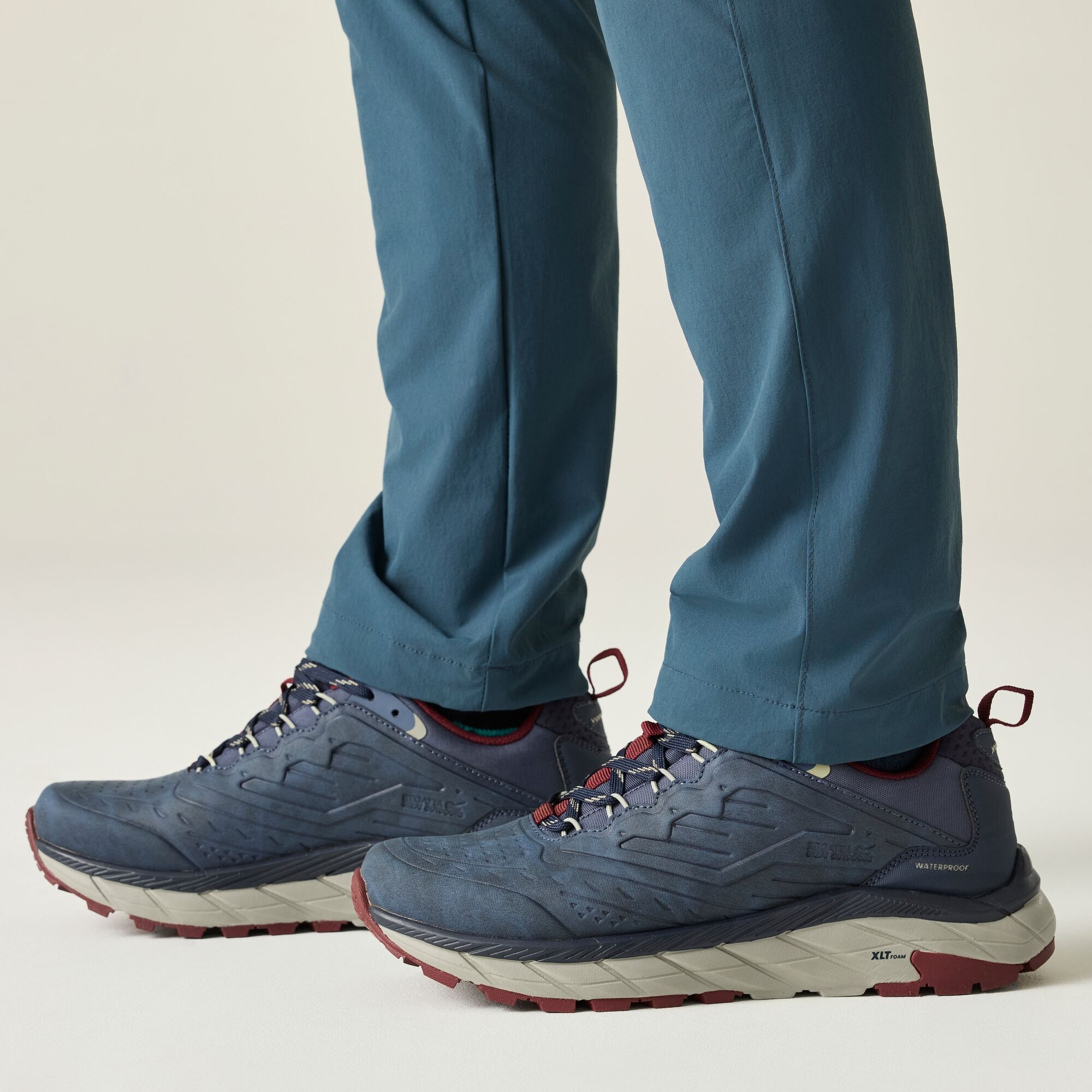 Regatta Men's Derino Low Waterproof Shoes Navy / Port Uk Size 12 - Image 2