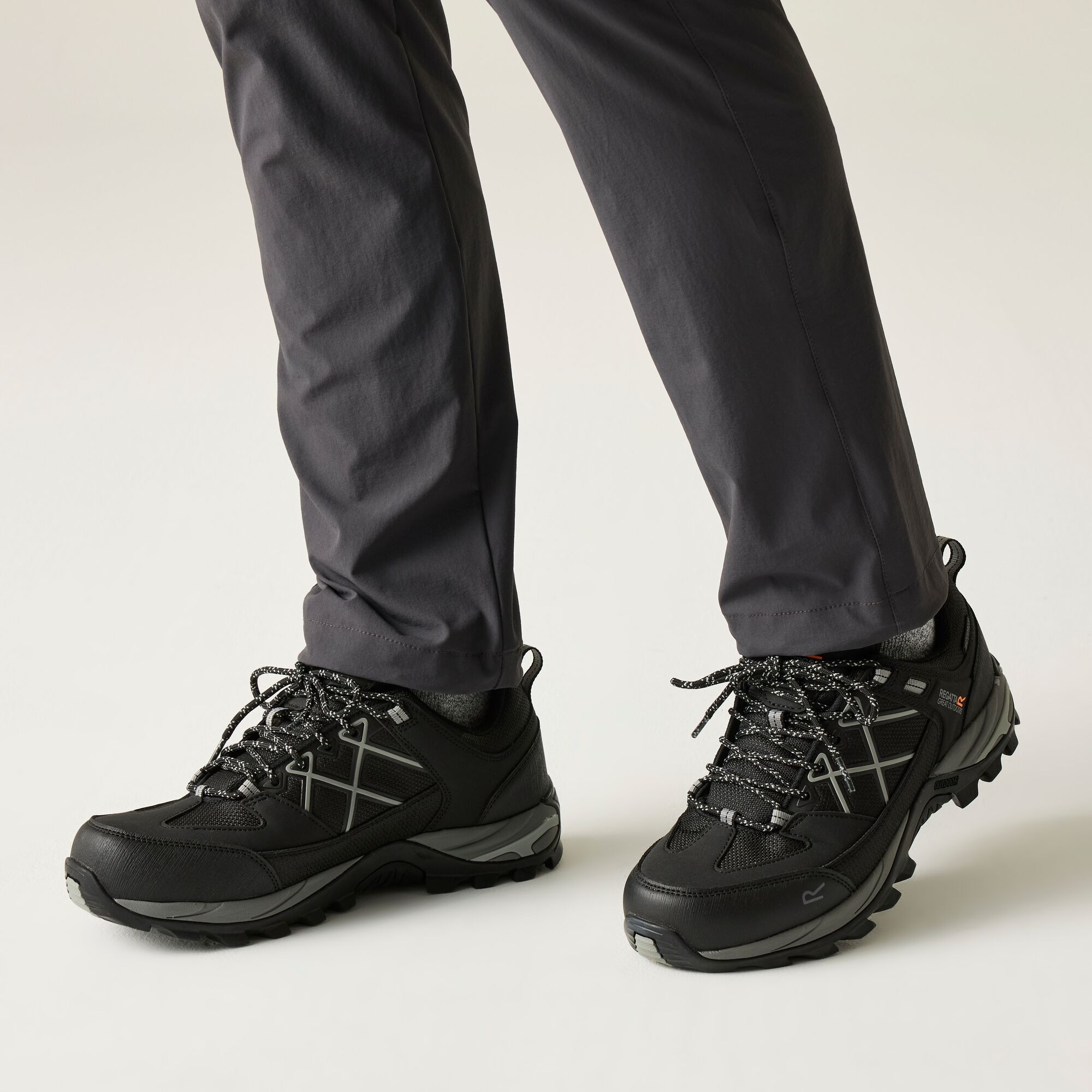 Regatta Buty męskie trekkingowe niskie z membraną Samaris III Czarny