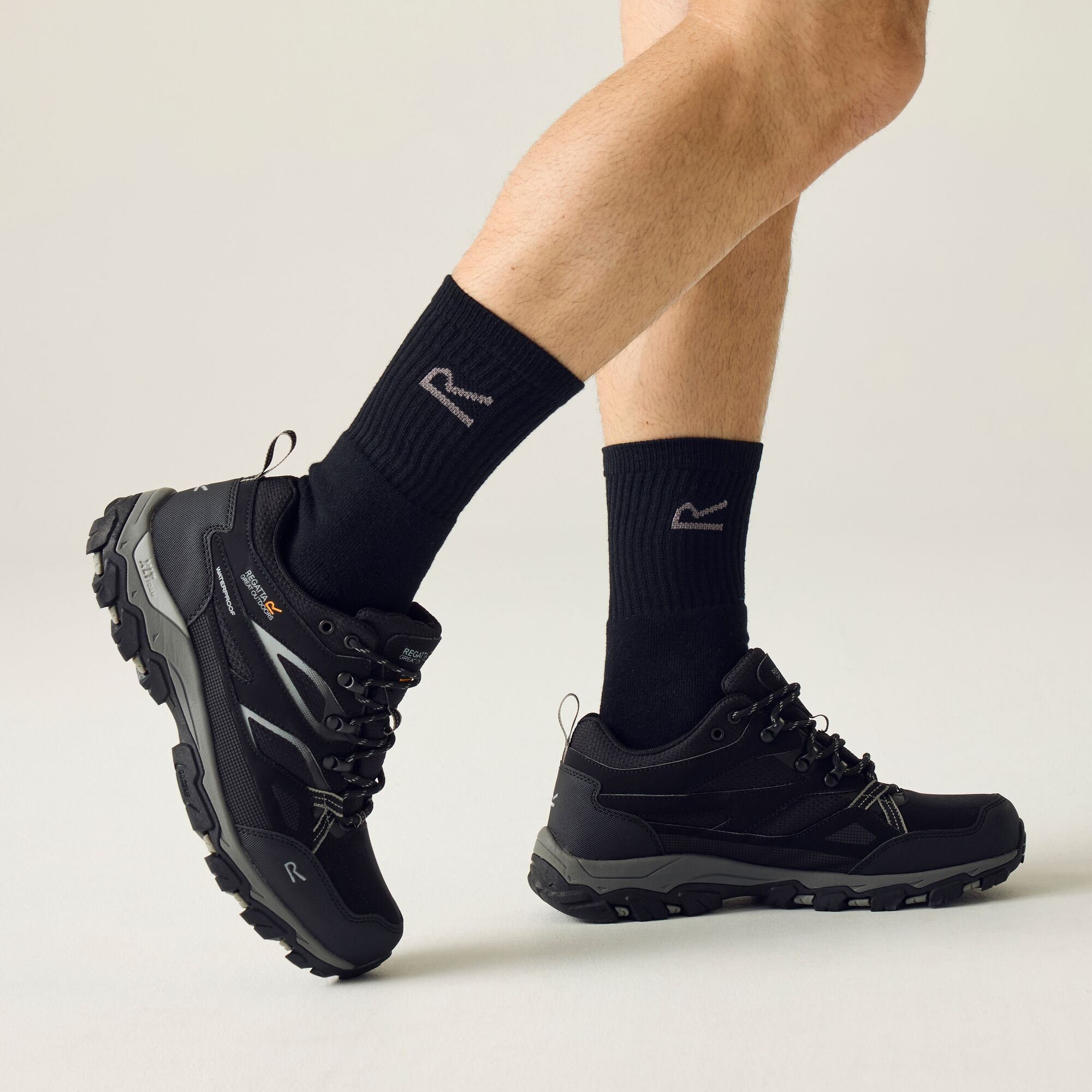 Regatta   Buty męskie trekkingowe niskie z membraną Holcombe Low III Czarny