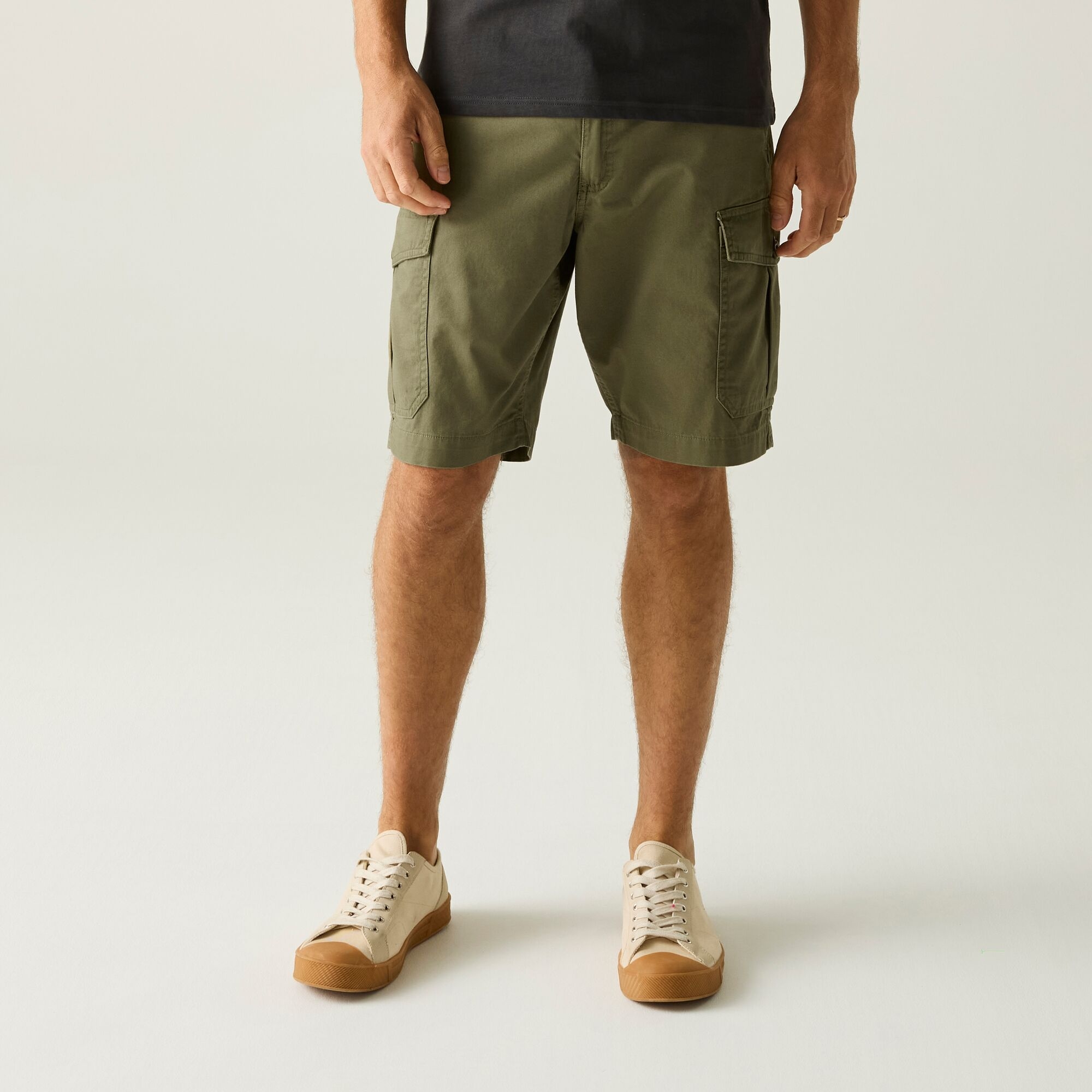 Regatta Men's Ruwan Casual Shorts - Green Size 44
