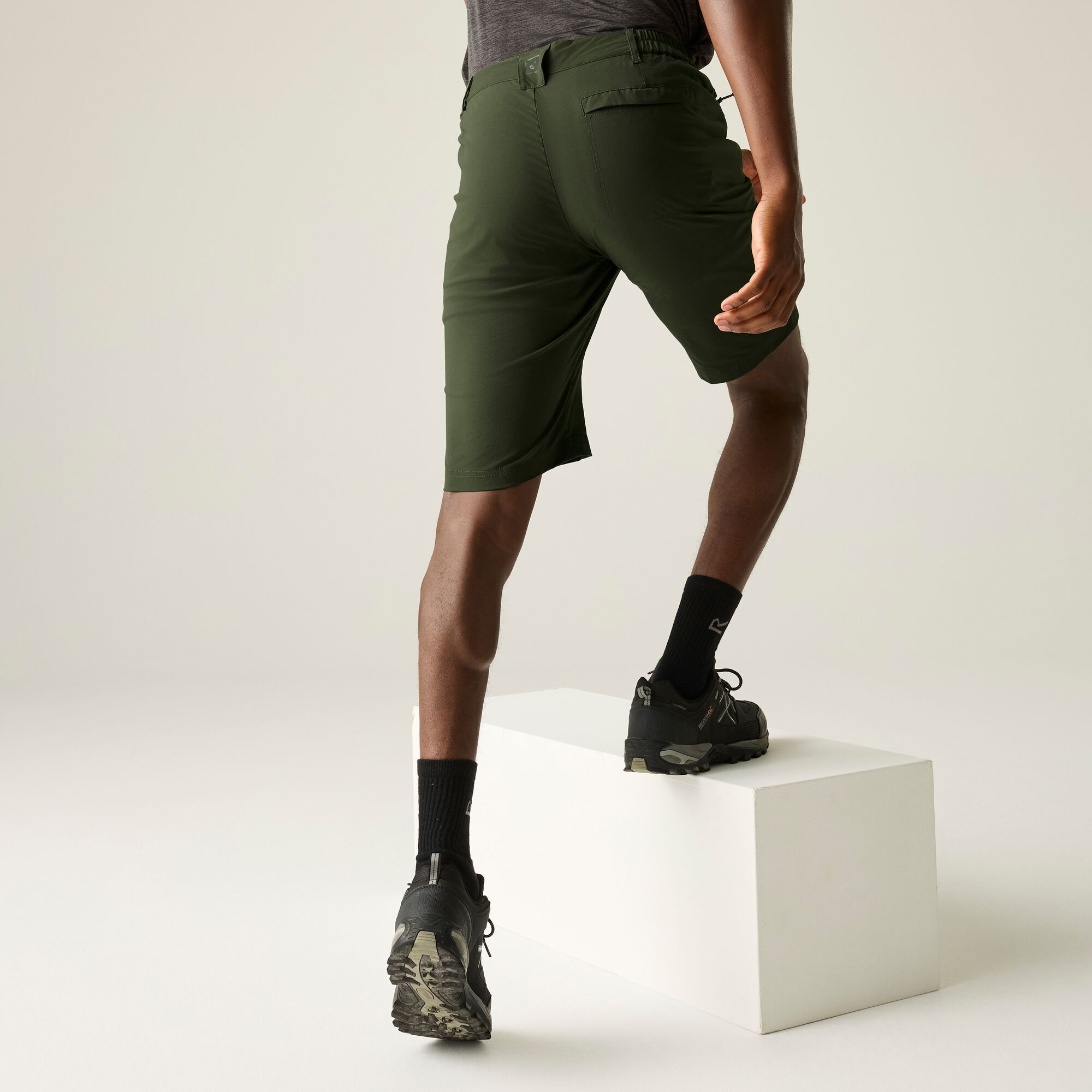 Regatta Men's Highton Ii Water-Repellent Shorts Green Size 34 - Image 4