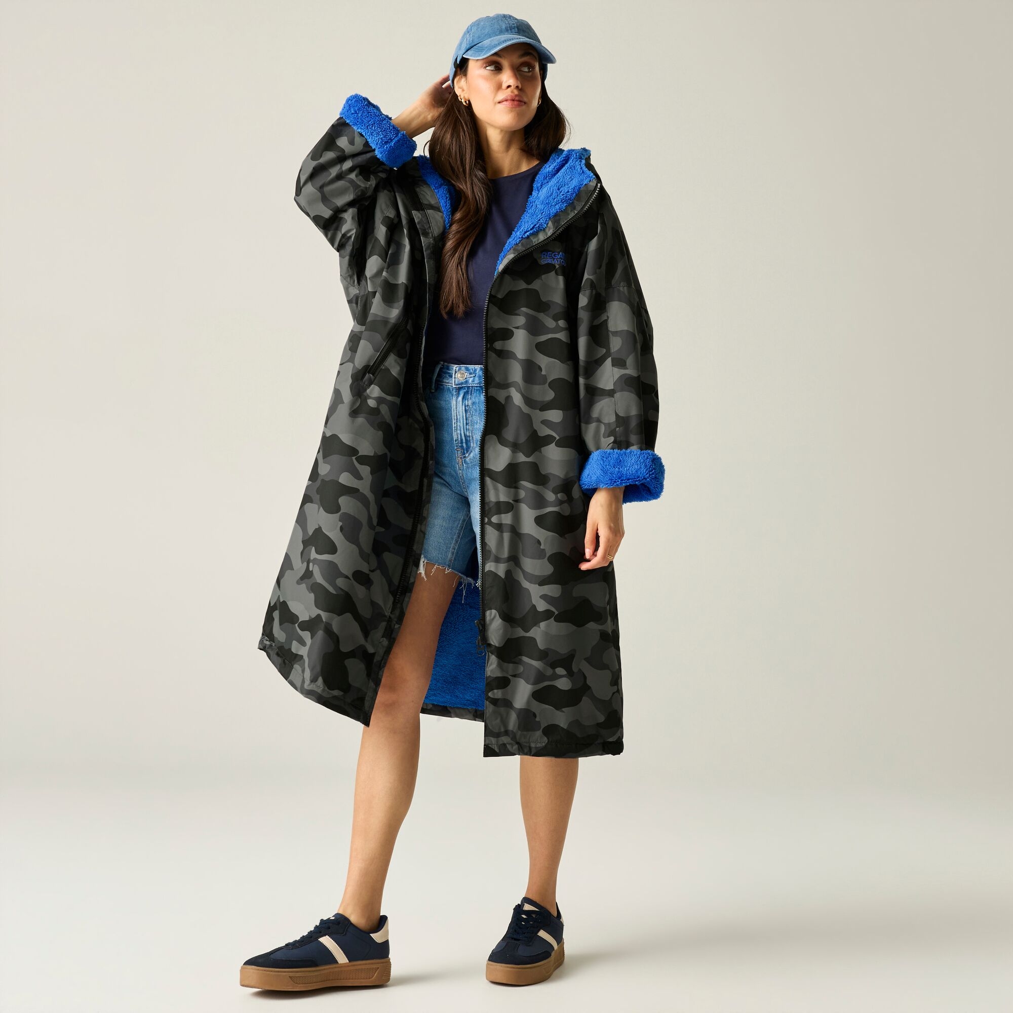 Regatta Adult's Changing Robe Size: S/M Unisex Grey
