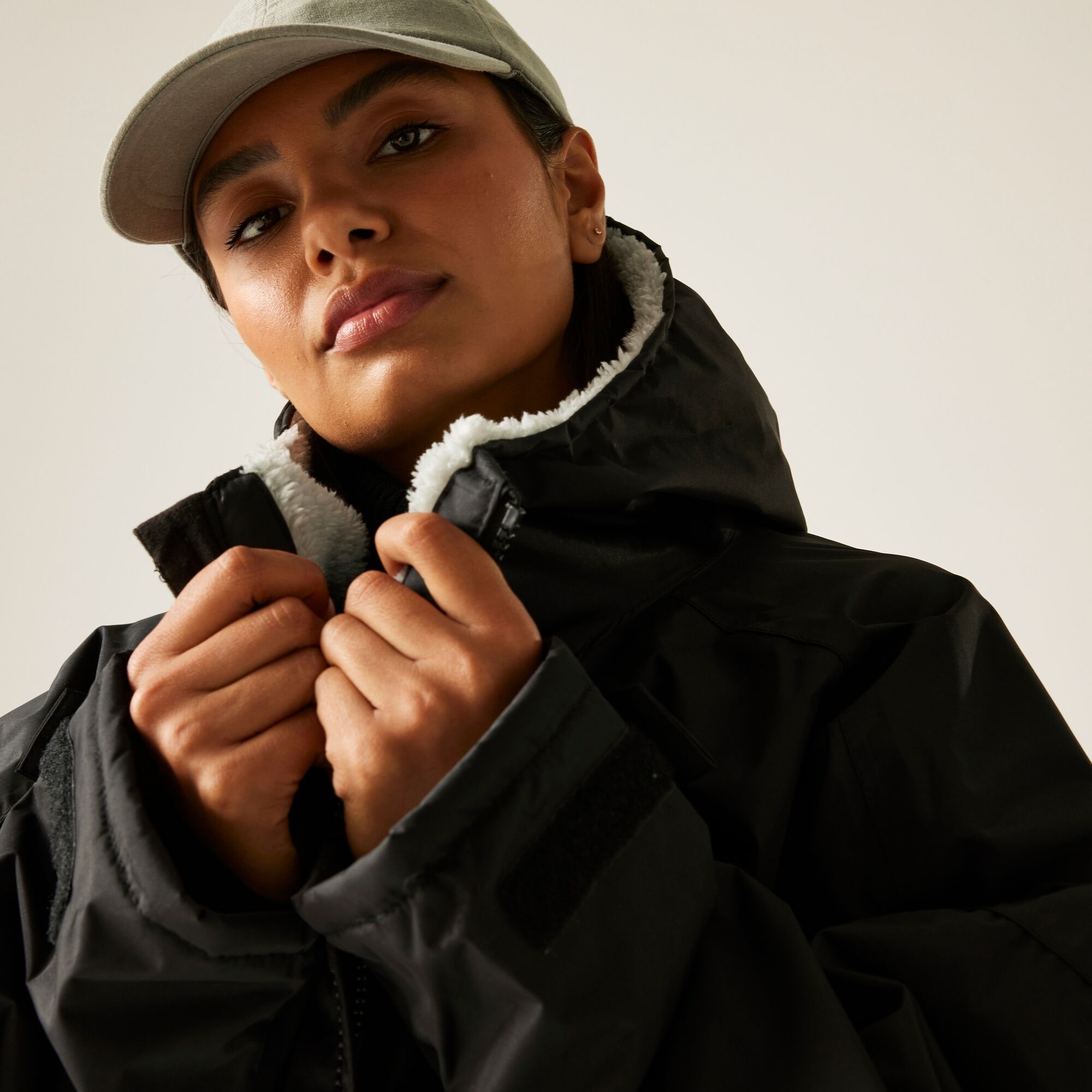 Płaszcz unisex plażowy wodoodporny Changing Robe Czarny