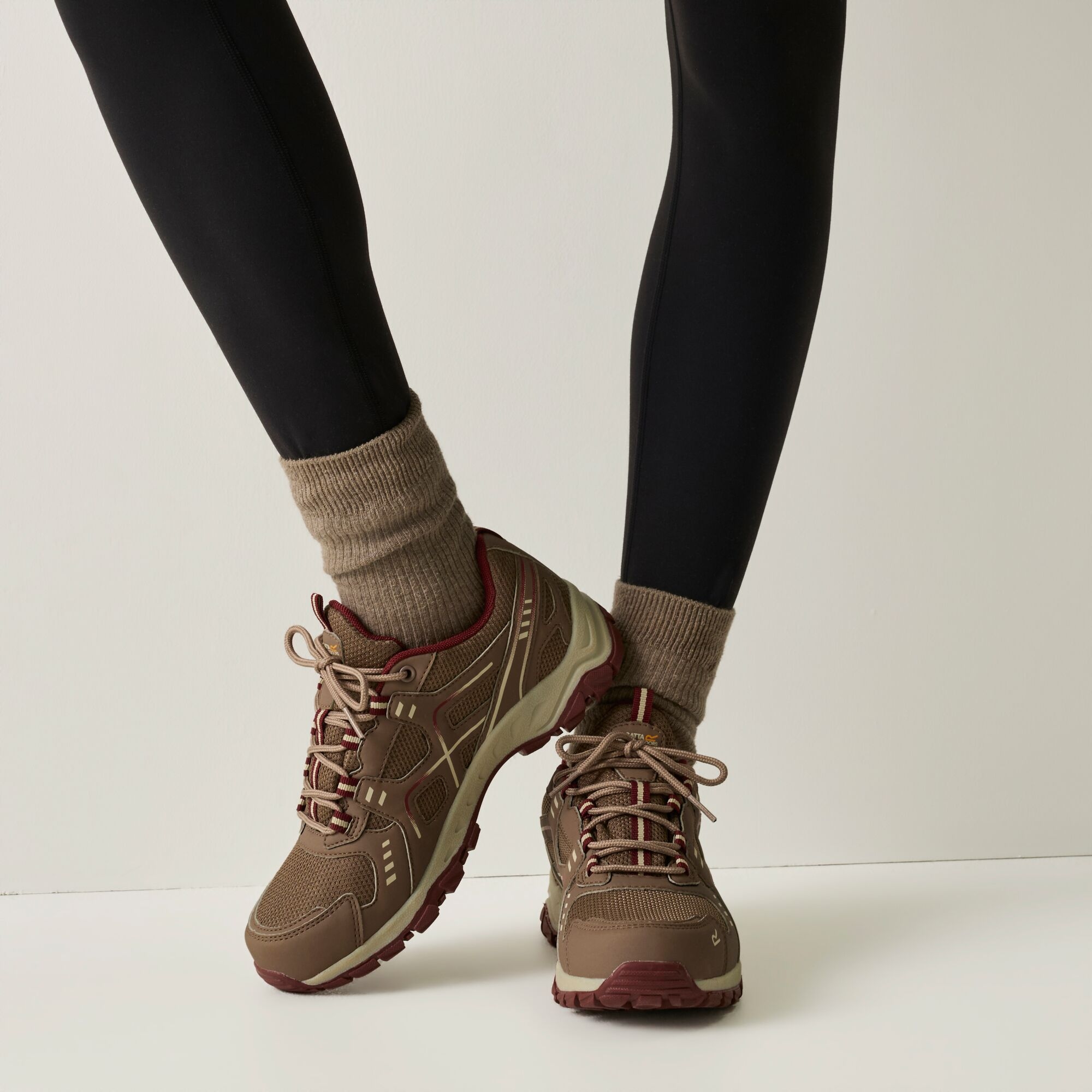 Regatta Women's Vendeavour Waterproof Walking Shoes - Mocha / Dark Ch - UK 5 - Image 3