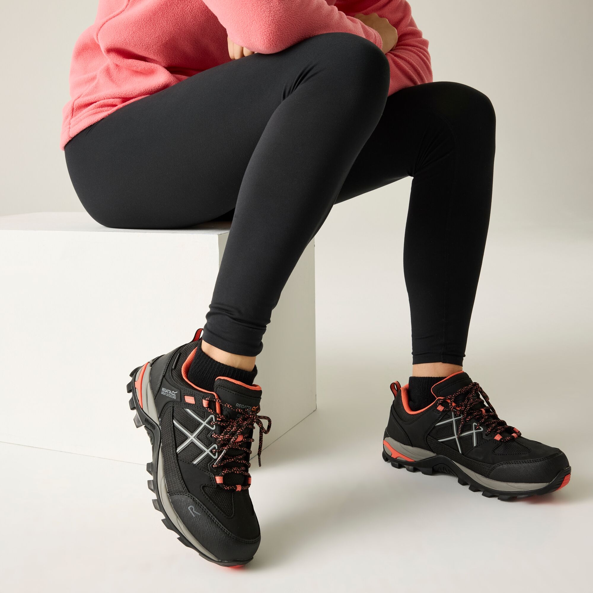 Regatta Buty damskie trekkingowe niskie z membraną Samaris III Czarny