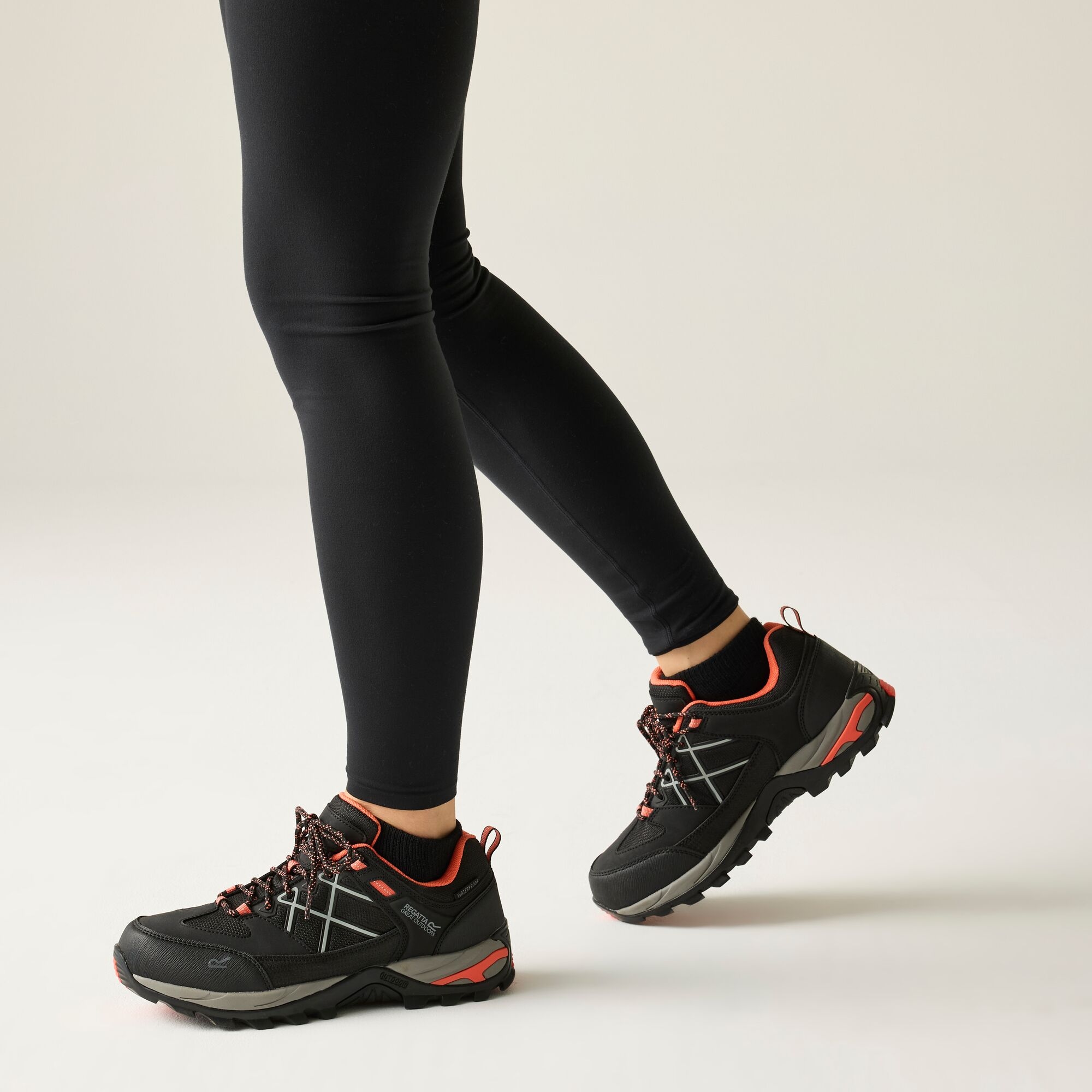 Regatta Regatta Buty damskie trekkingowe niskie z membraną Samaris III Czarny