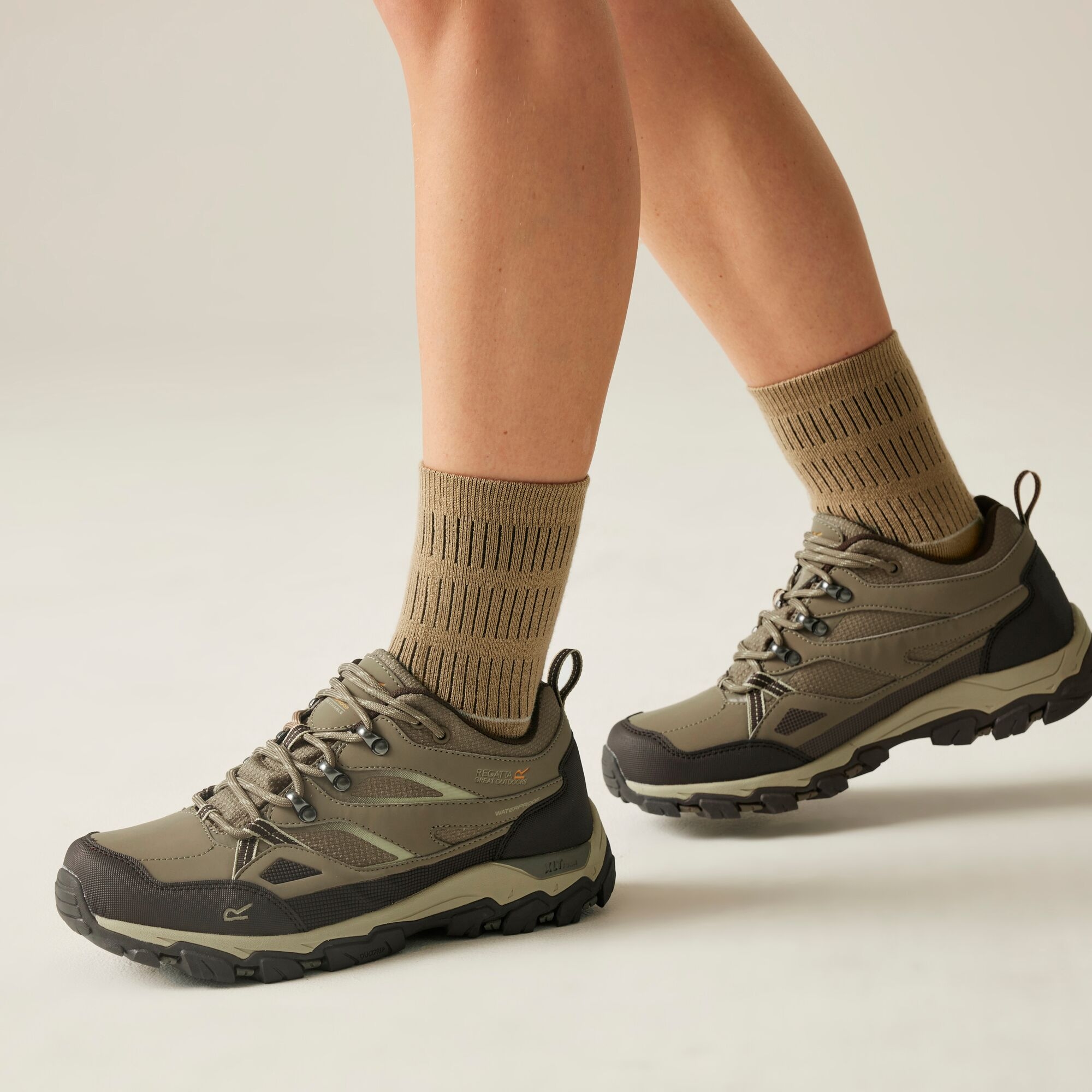 Buty damskie trekkingowe niskie z membraną Holcombe III Brązowy