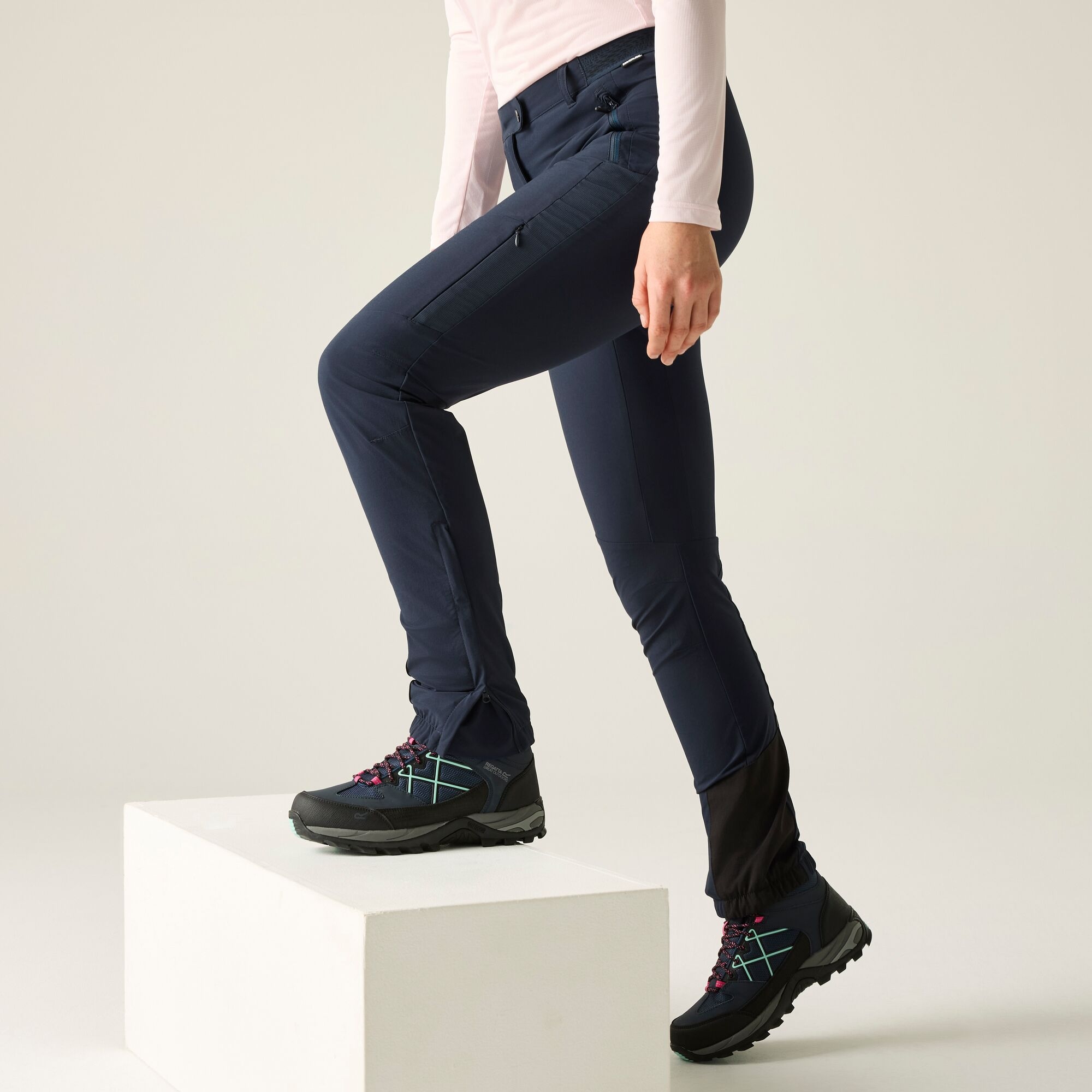 Regatta Women's Bleu Hiking Trousers Mountain Iii - Image 2
