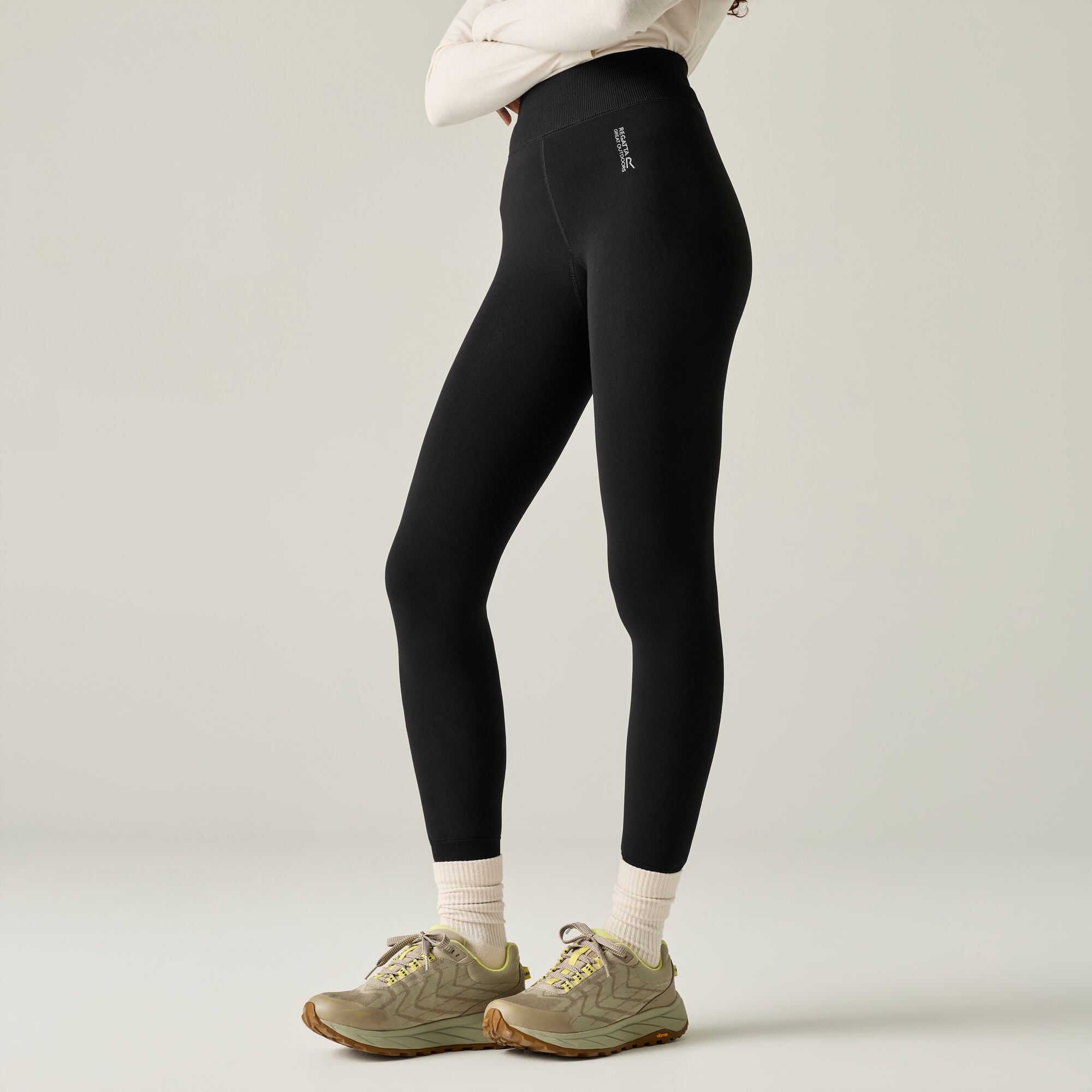 Regatta Women's Jet Black Thermal Stretch Pants In - Image 3