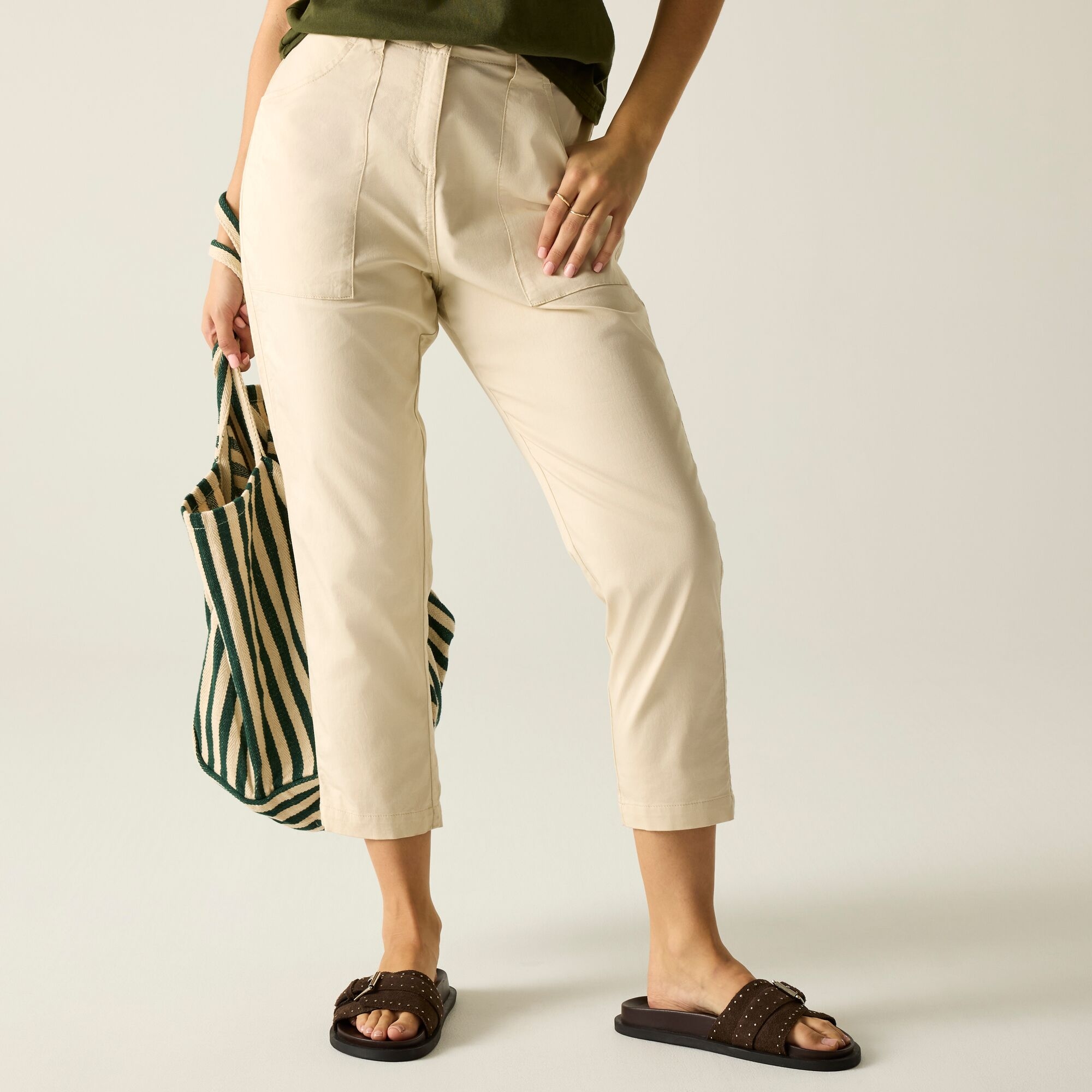 Regatta   Spodnie damskie capri Shorebella Biały