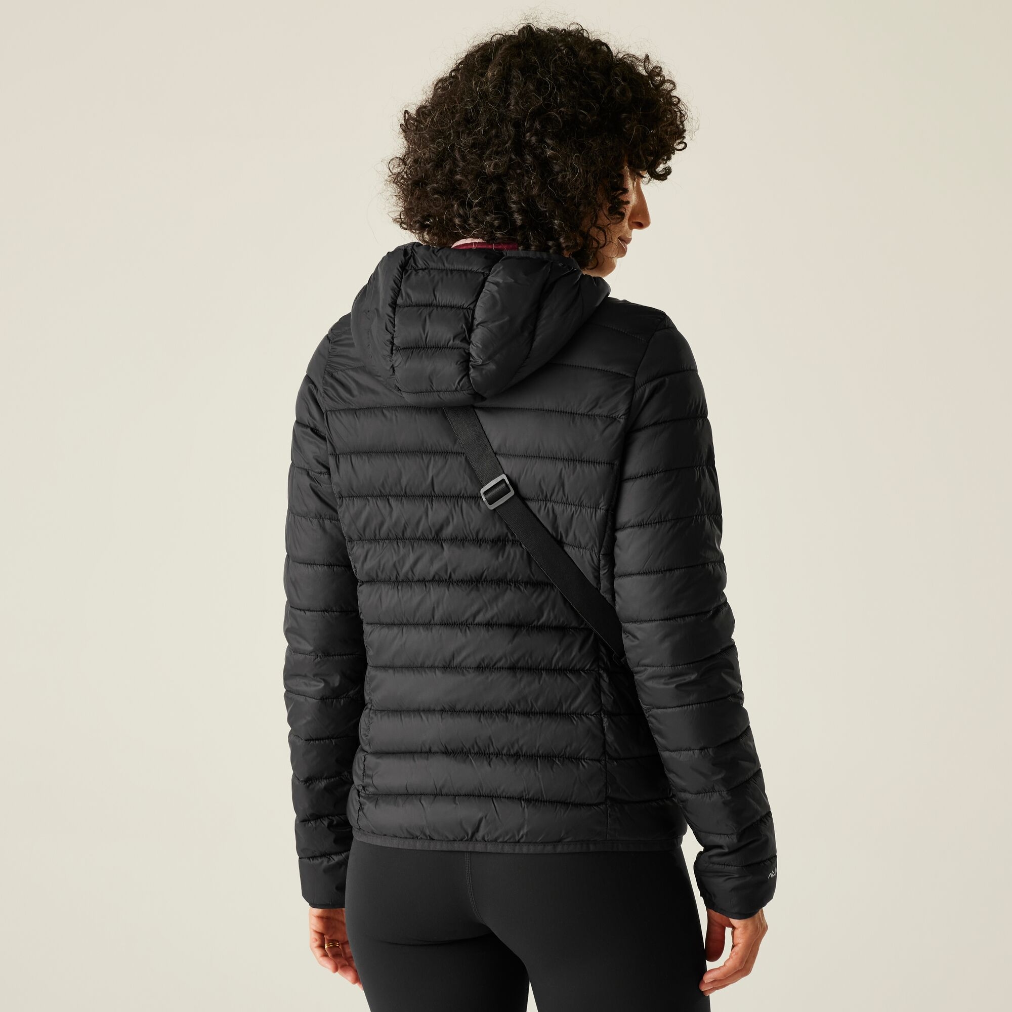 Kurtka damska przejściowa ocieplana pikowana z kapturem Marizion Czarny