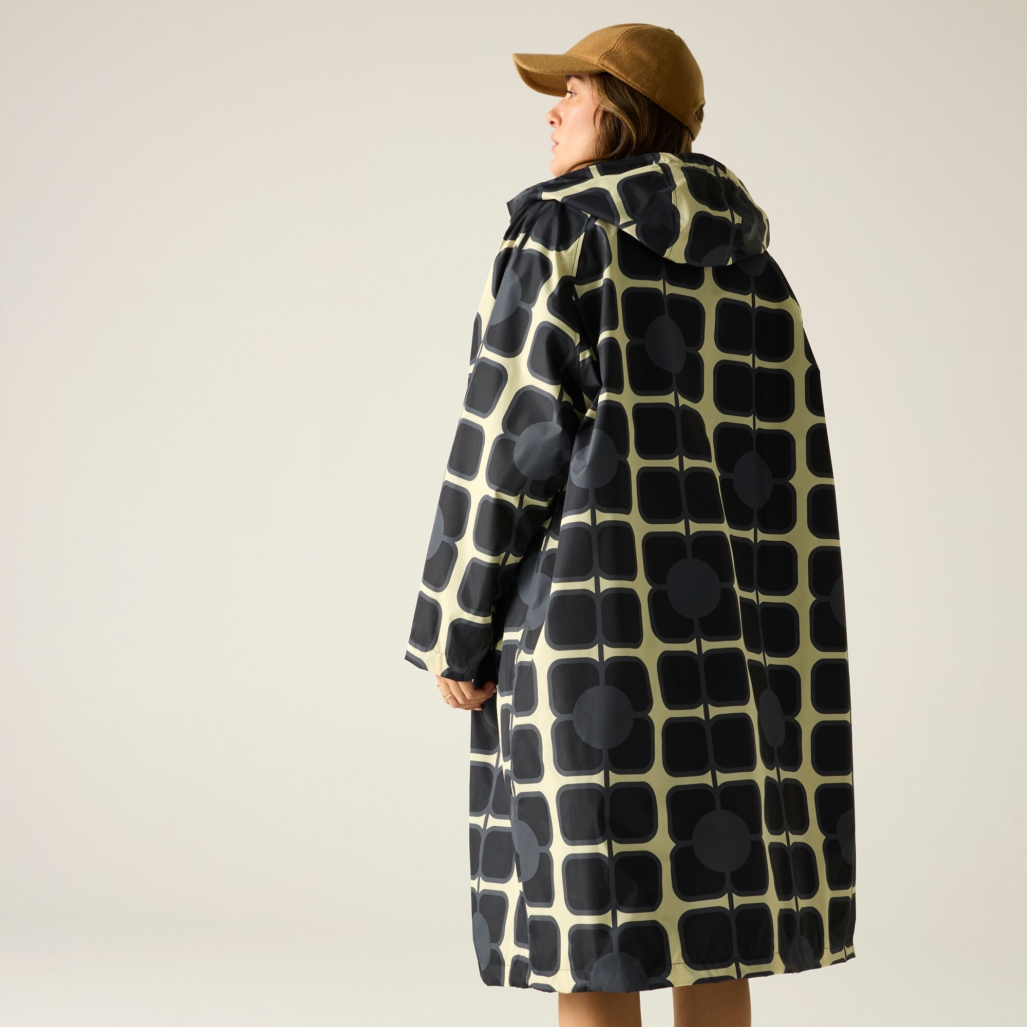 Regatta   Orla Kiely Płaszcz do przebierania damski wodoodporny Changing Robe Beżowe