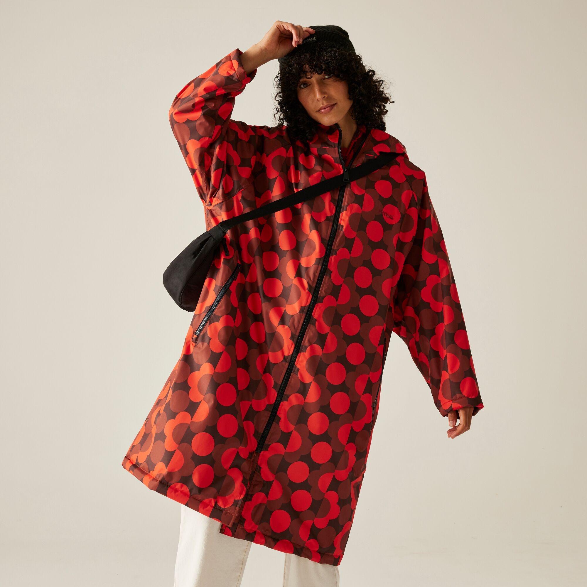 Regatta   Orla Kiely Płaszcz do przebierania damski wodoodporny Changing Robe Czerwony