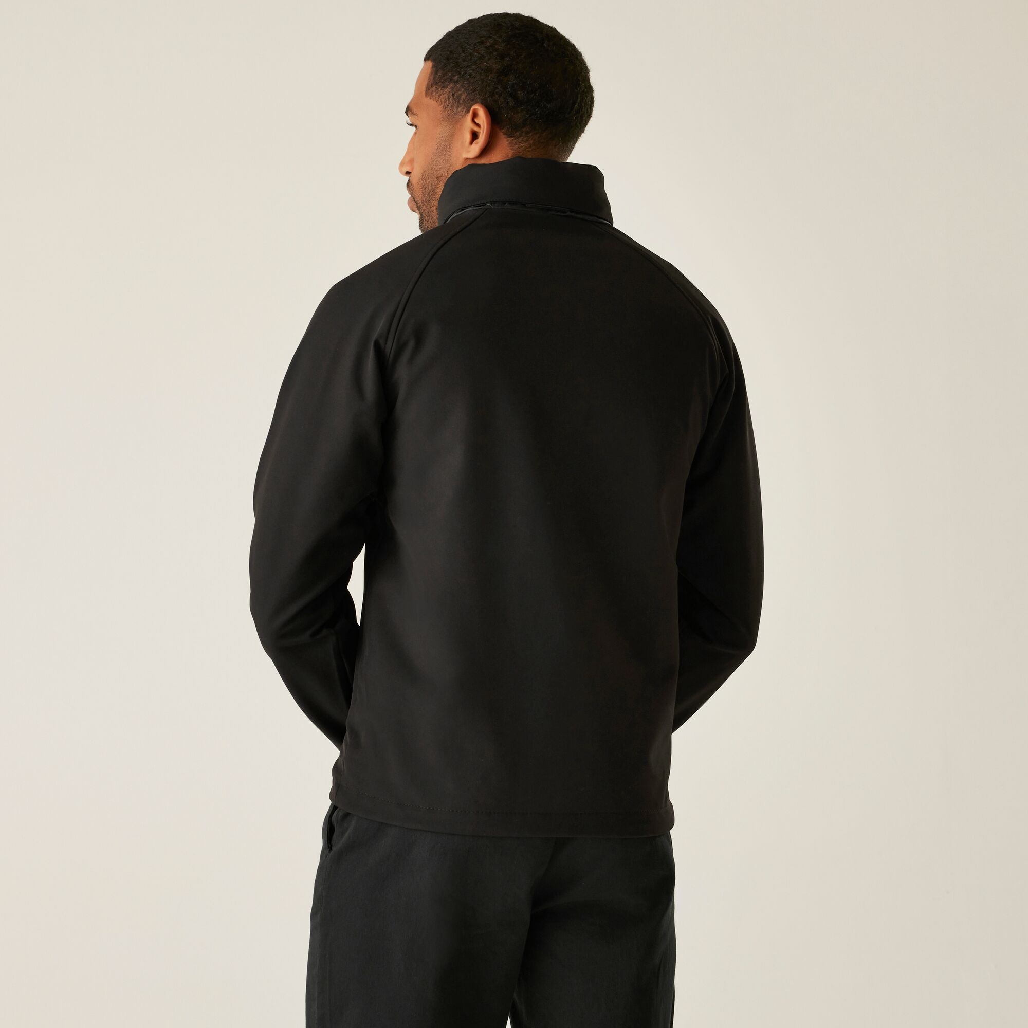 Regatta Professional   Męski softshell przeciwdeszczowy Apex Czarny