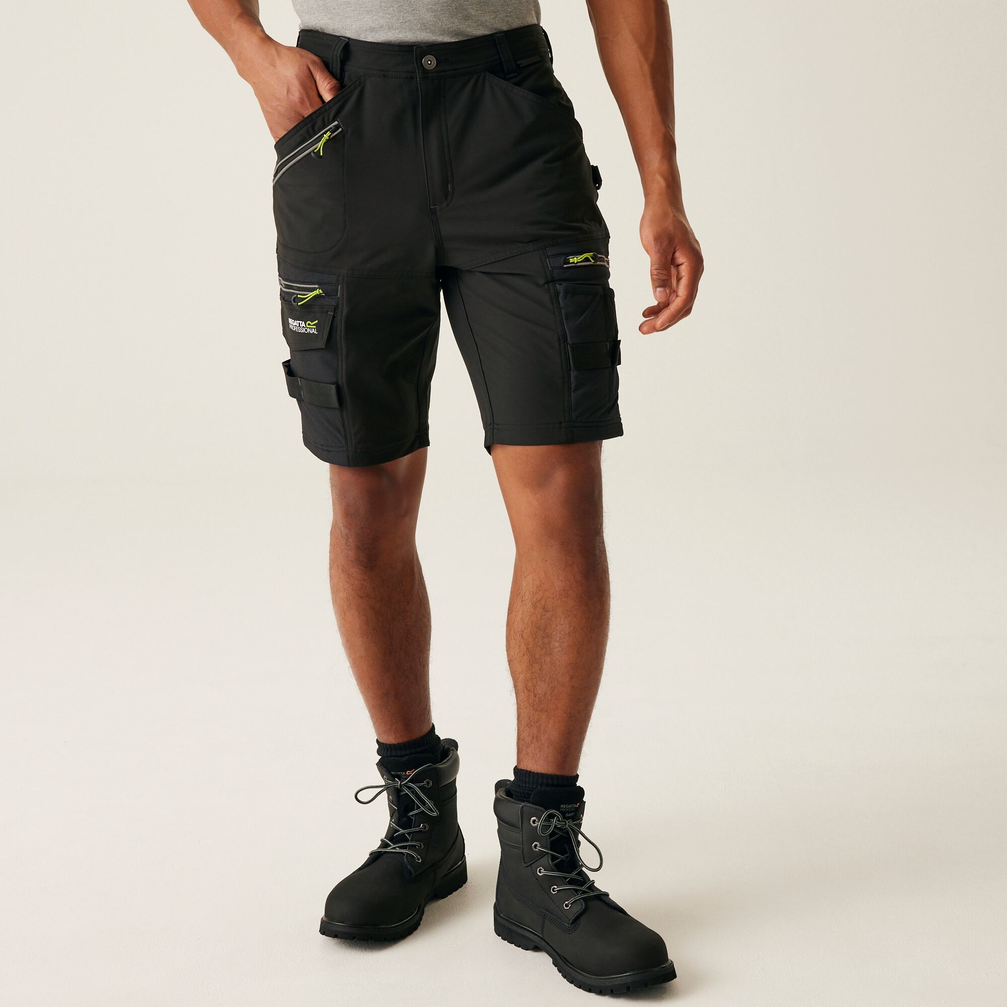 Regatta Professional Infiltrate Detachable Holster Shorts Size: 46 Men's Black