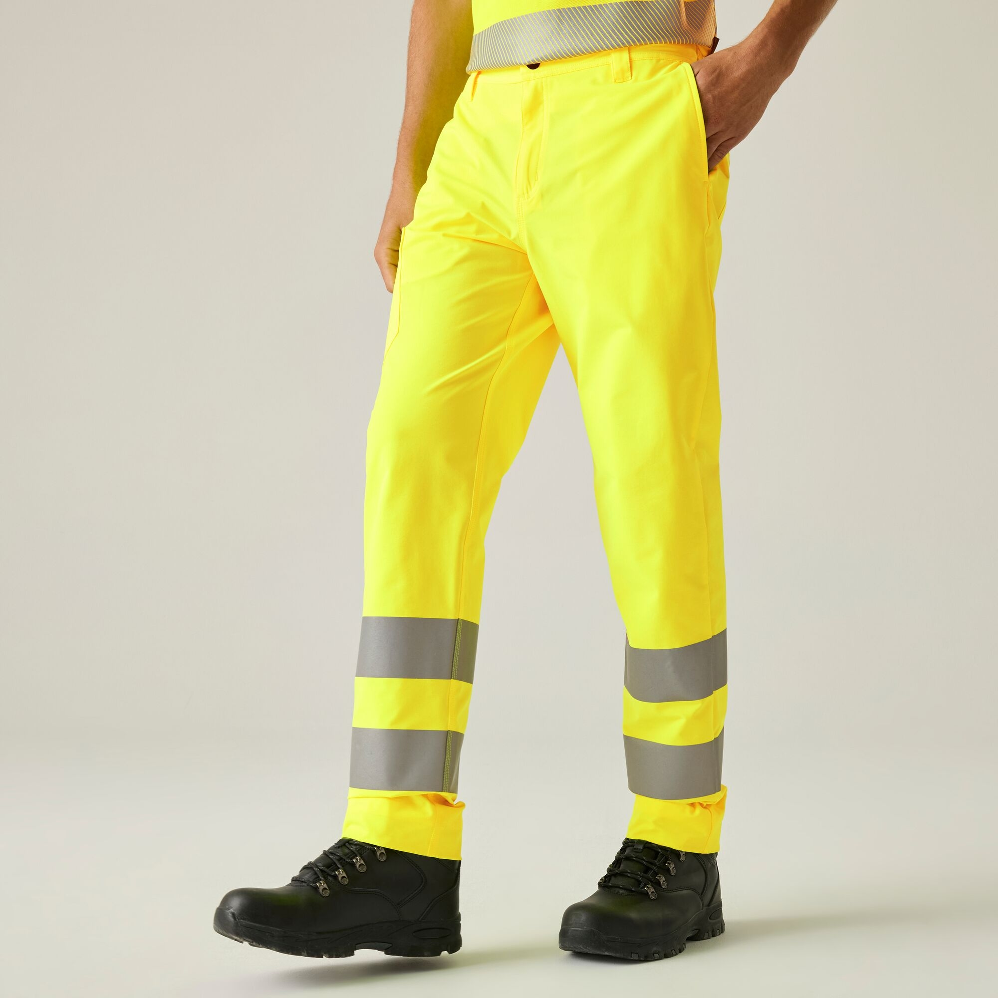 Regatta Professional Men's Hi-Vis Pro Contract Stretch Action Trousers - Yellow Size 46 R