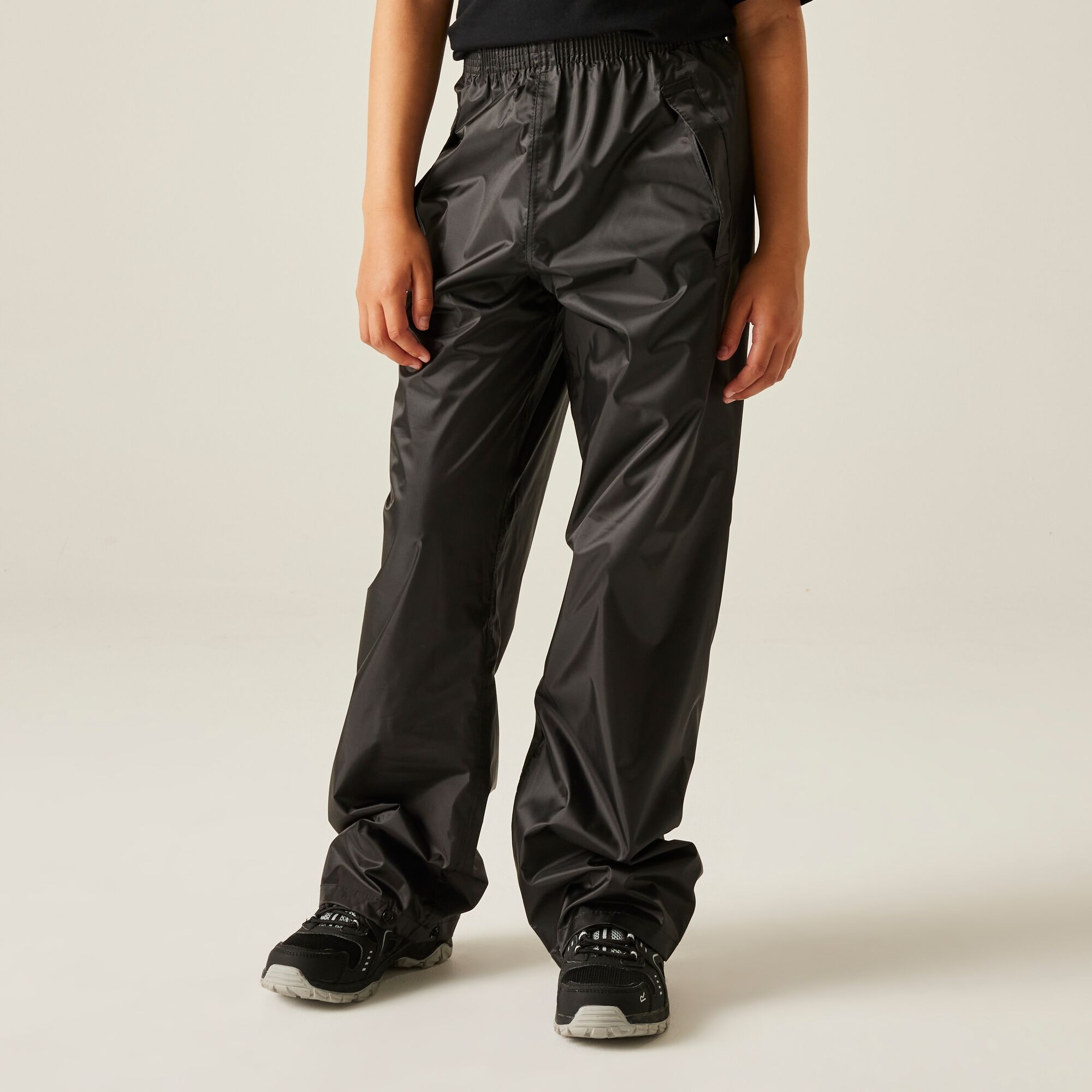 Regatta Spodnie dziecięce ochronne wodoodporne Stormbreak Czarny